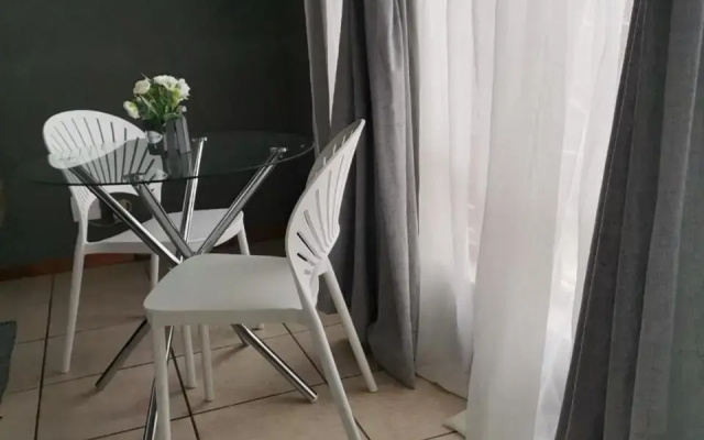 Mia Hills guest house