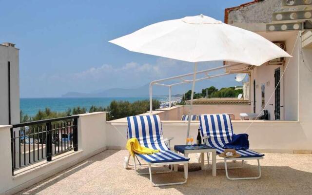 ATTICO BLU monolocale a 50 mt dal mare