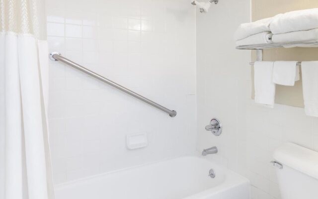 Ramada by Wyndham Clinton