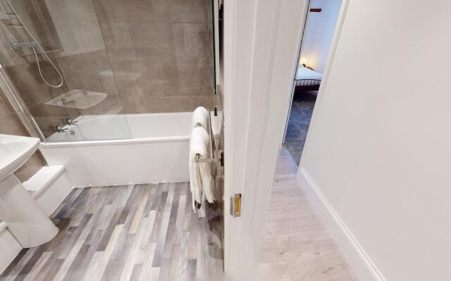 Hu1 Boutique City Apartment - Sleeps 6