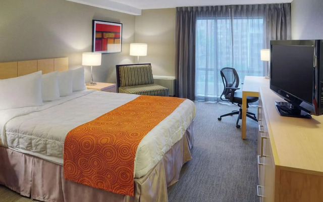Quality Hotel & Suites Montreal East
