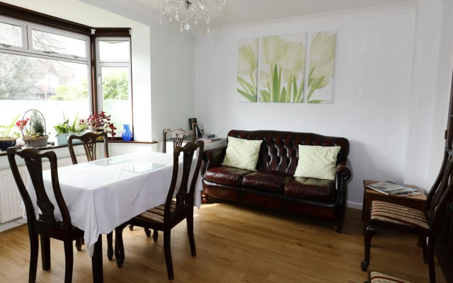 Aylesbray Lodge