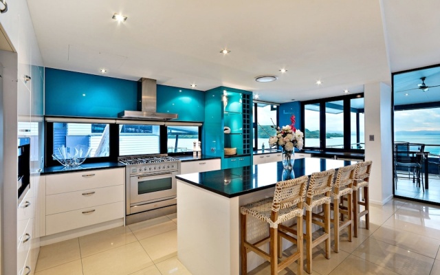 Villa 12 The Edge Oceanfront Deluxe 3 Bedroom Near Marina With Golf Buggy – Kitchen – Hamilton Island