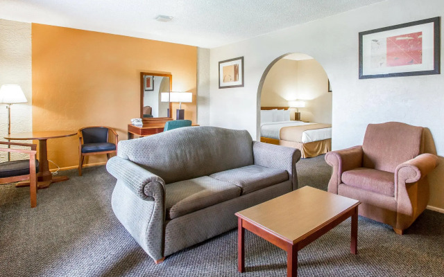 Quality Inn & Suites Goodyear - Phoenix West