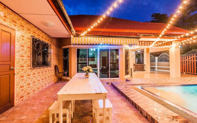 Baan Bowa Pool Villa By Pinky