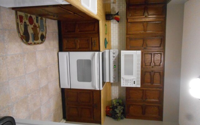 Santona Townhouse Unit 401 2 Bedrooms 1.5 Bathroom Townhouse