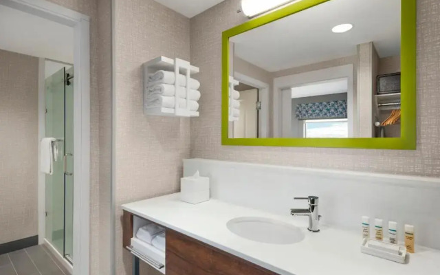 Hampton Inn & Suites Kelowna, British Columbia, Canada