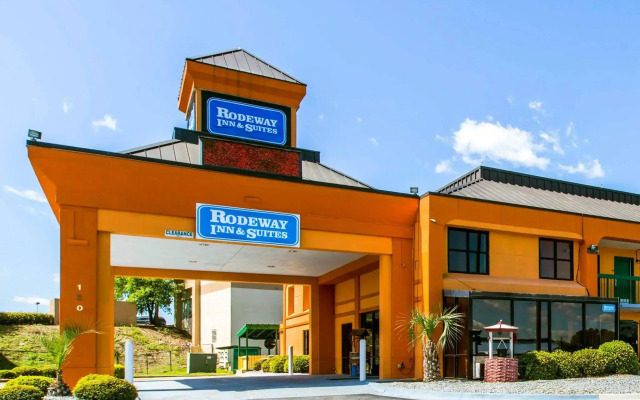 Econo Lodge Inn & Suites