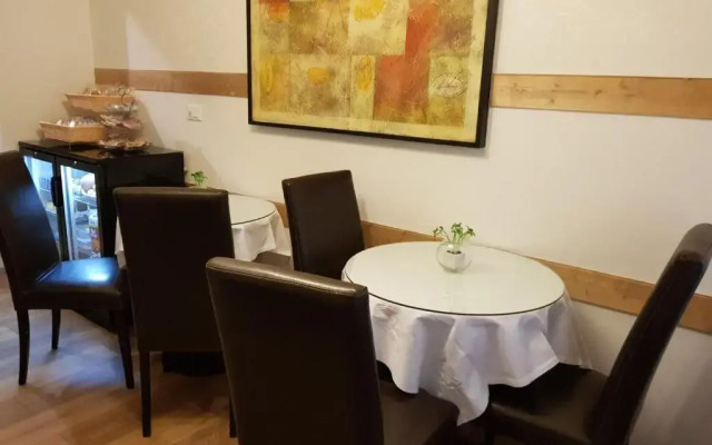 3Jolie Bed Breakfast