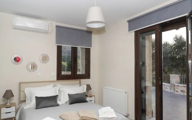Heliopetra Lux Villa with private Pool