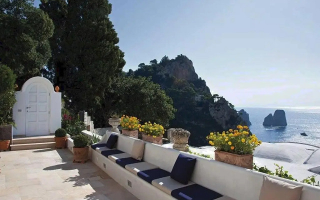 Villa di fronte i faraglioni