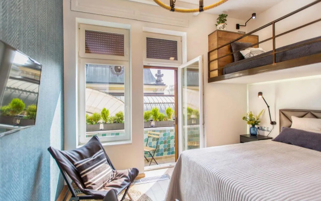 Premium Rooms by Hi5 - Style at the Comedy Theater