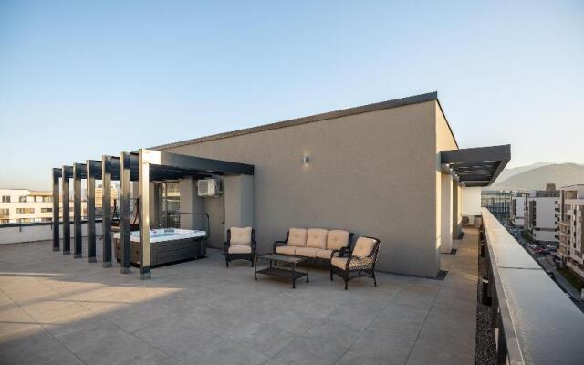 Kanopian Penthouse Hotel