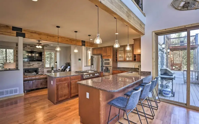 Cabin w/ Game Room & Mtn Views in Silverthorne!