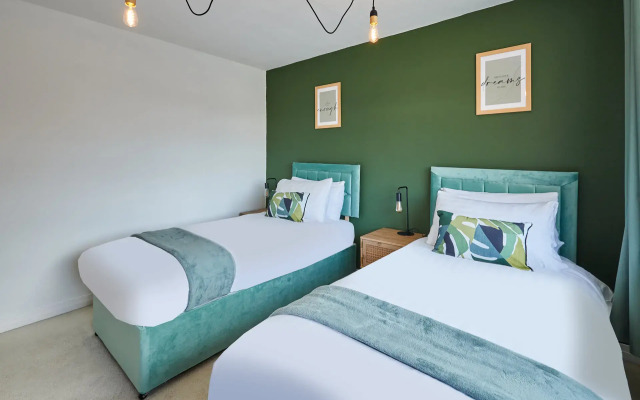 Host   Stay   Greenway House