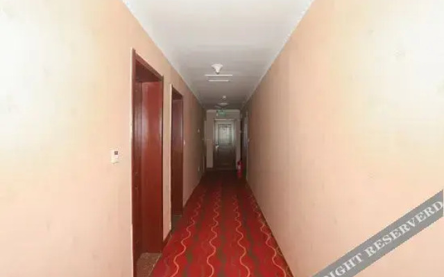 Ward Aladdin Hotel (Linyi Huawu Road)