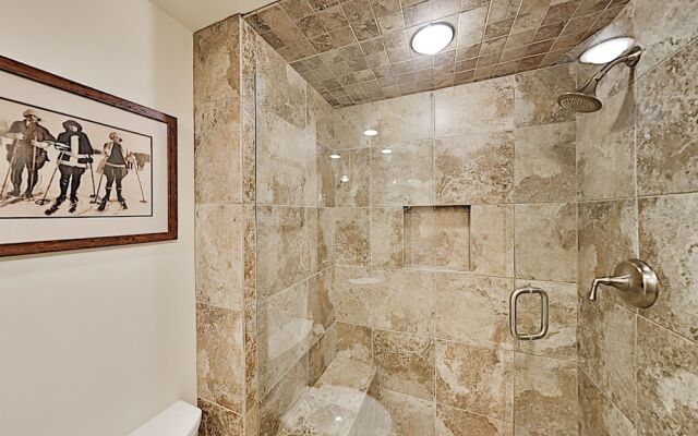 855car84 2 Bedroom Condo