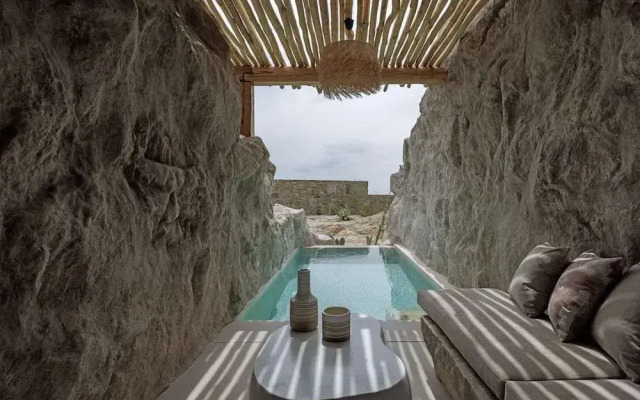 White Art Suites