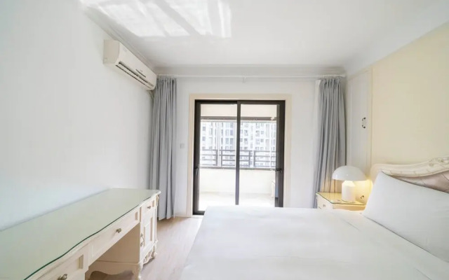 Tyms 2BR APT Xujiahui Dacheng Residence