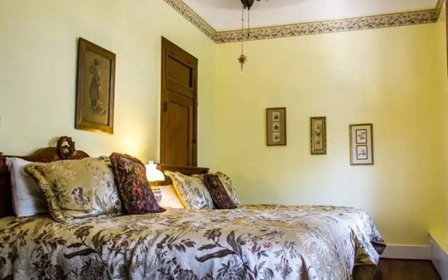 Nutt House Historic Hotel