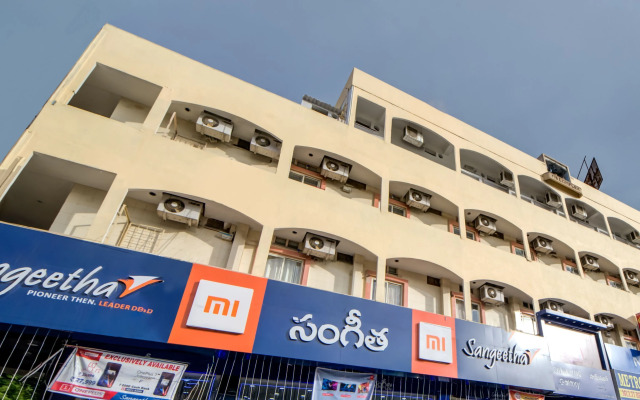 OYO 29087 Hotel Golden Pride