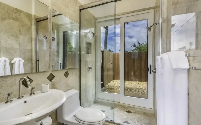 Hale Lani 1 Bedroom Home by RedAwning