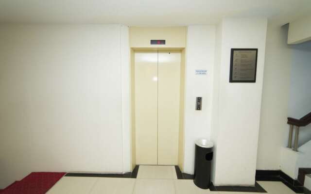 Airy Ratu Indah Ratulangi 17 Makassar