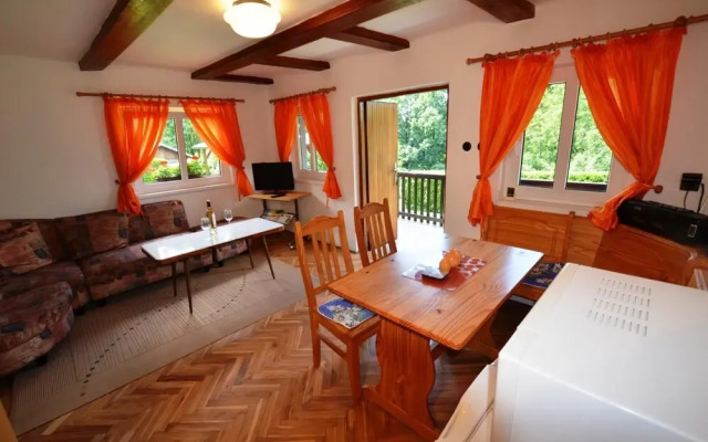 Poolincluded Chalet Jizera