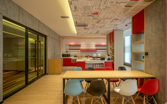 Ibis Hotel (Jinchang Guofang Plaza)