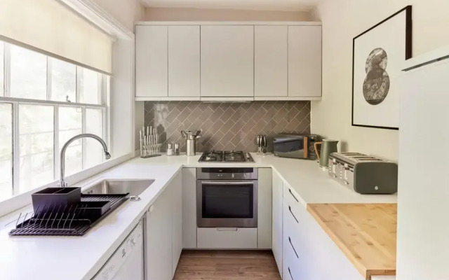 The St Johns Wood Sanctuary - Glamorous 2bdr Flat