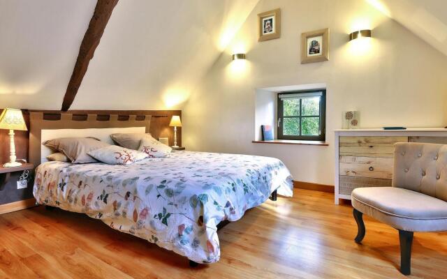 Charming 17th century house, beautiful garden, in Huelgoat