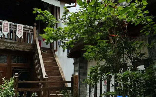 Lijiang Huanxiao Tuyuan LOL Inn