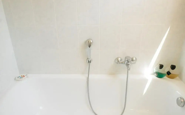 Lovely Flat With Terrace 5 min Walk From sea