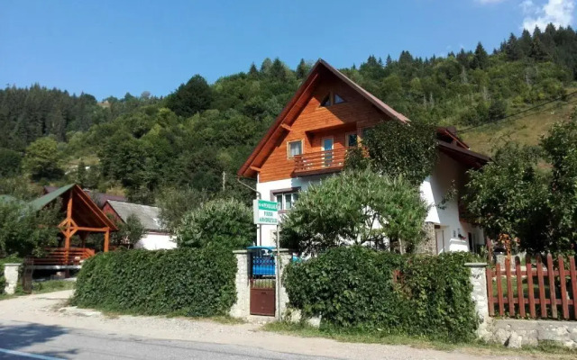 Pensiunea Piatra Mandrutului