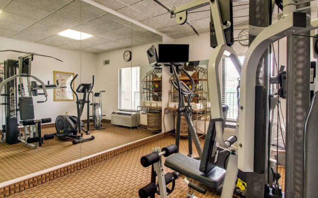 Quality Inn & Suites Clinton - Jackson West