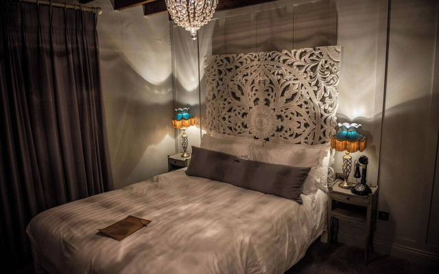 Le Petit Chateau & William de Percy