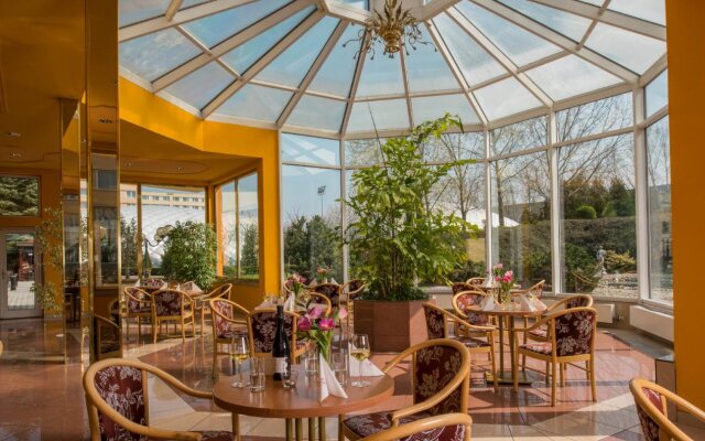 TOP HOTEL Praha & Conference Centre