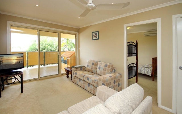 Bellima Bch House, 9 Jackson Close – Guest Rooms – Salamander Bay