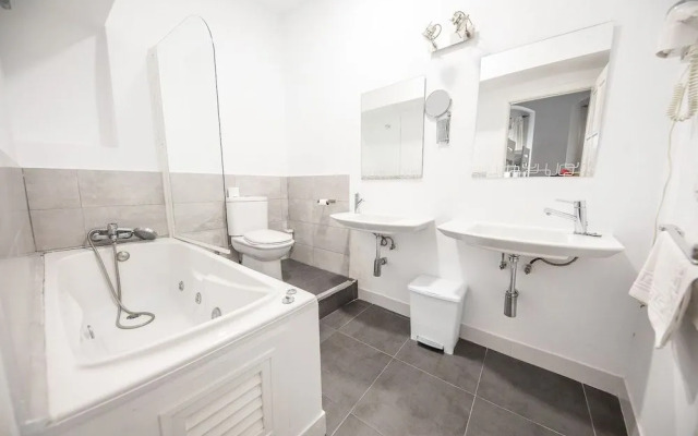 Factory Rooms Tarifa - Hostel