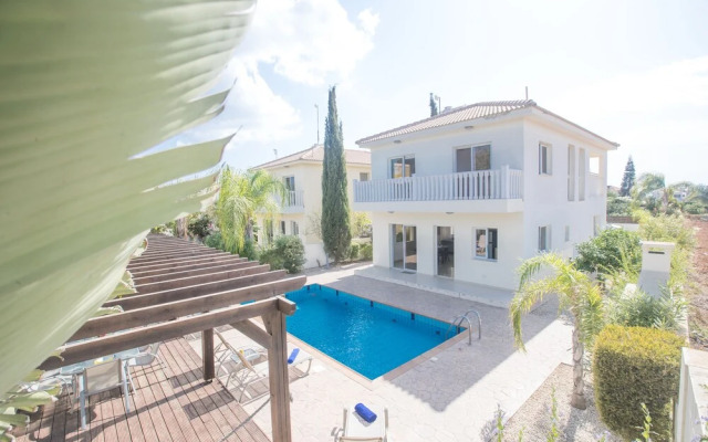 Villa Josie, Modern 3Bdr Ayia Napa Villa With Pool