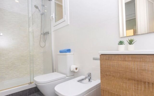 Eix.Dret:Roger de LLuria/Valencia