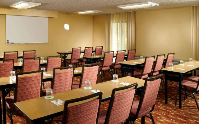 Courtyard by Marriott Savannah Midtown