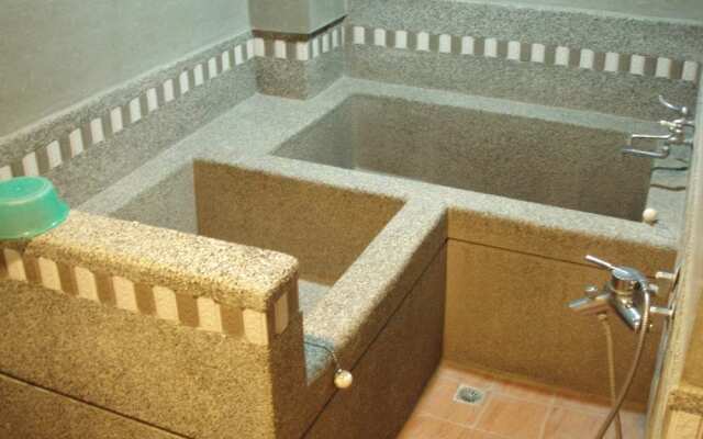 Hale Crane Volcanic Mud Hot Spring Hotel