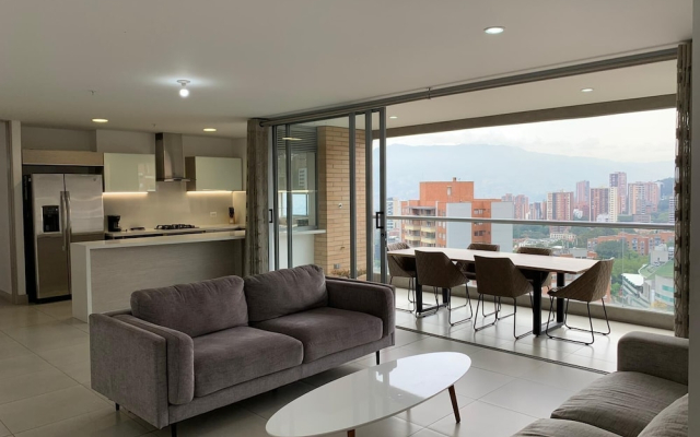 Deluxe Apart. City Views by Nomad Guru