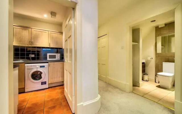Quiet New Town Apartment