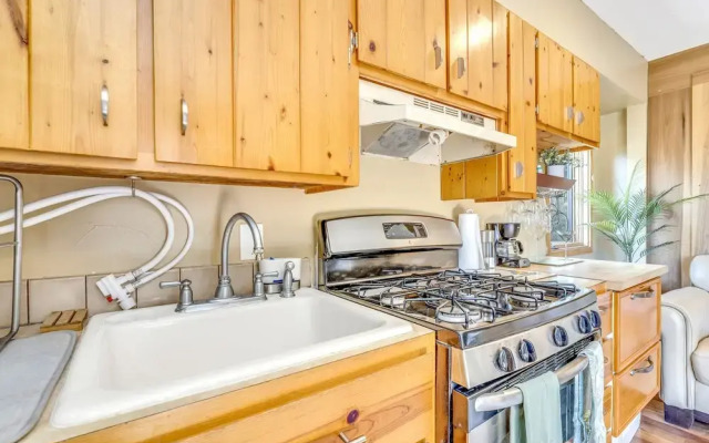 Quaint Carmel - Bungalow Close to Beach
