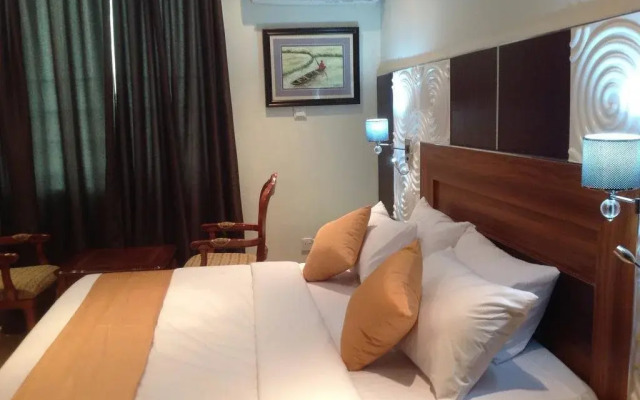 De Meros Hotel & Suites