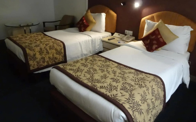 Hotel Kohinoor Continental, Airport