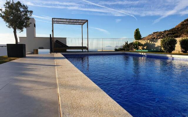 2260-Luxury villa with private pool and seaview
