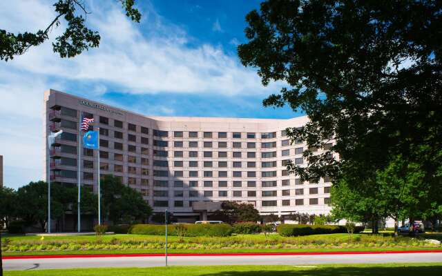 DoubleTree by Hilton Tulsa - Warren Place